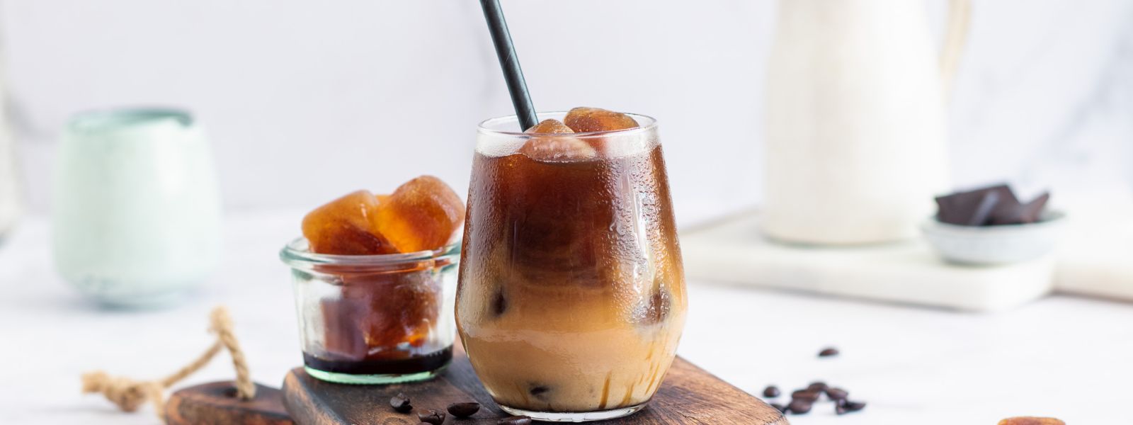 Ľadová káva s ľadovými kávovými kockami